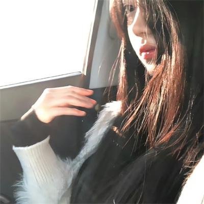 挥着翅膀的女孩